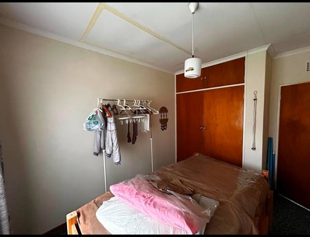 4 BEDROOM HOUSE FOR SALE IN POLLAK PARK